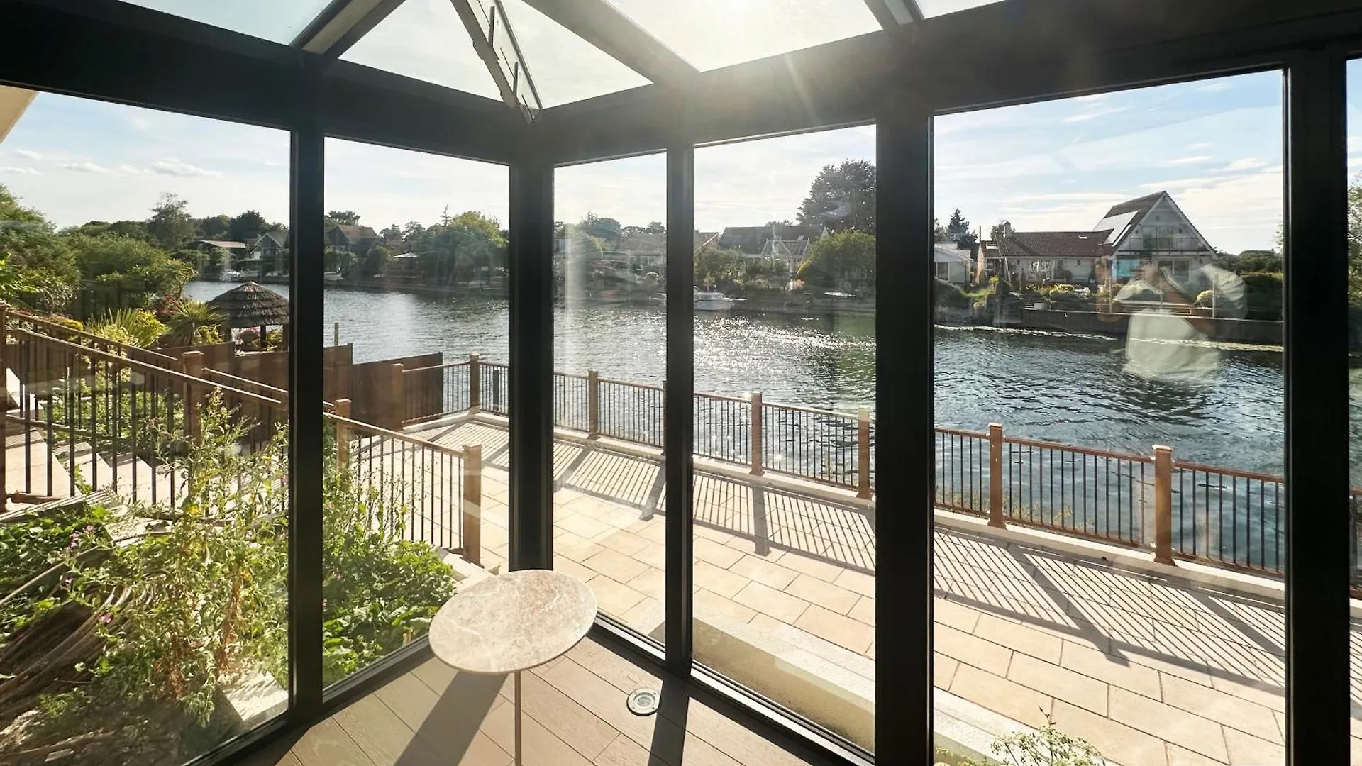 Mansion Thames Water View ホームステイ ステーンズ