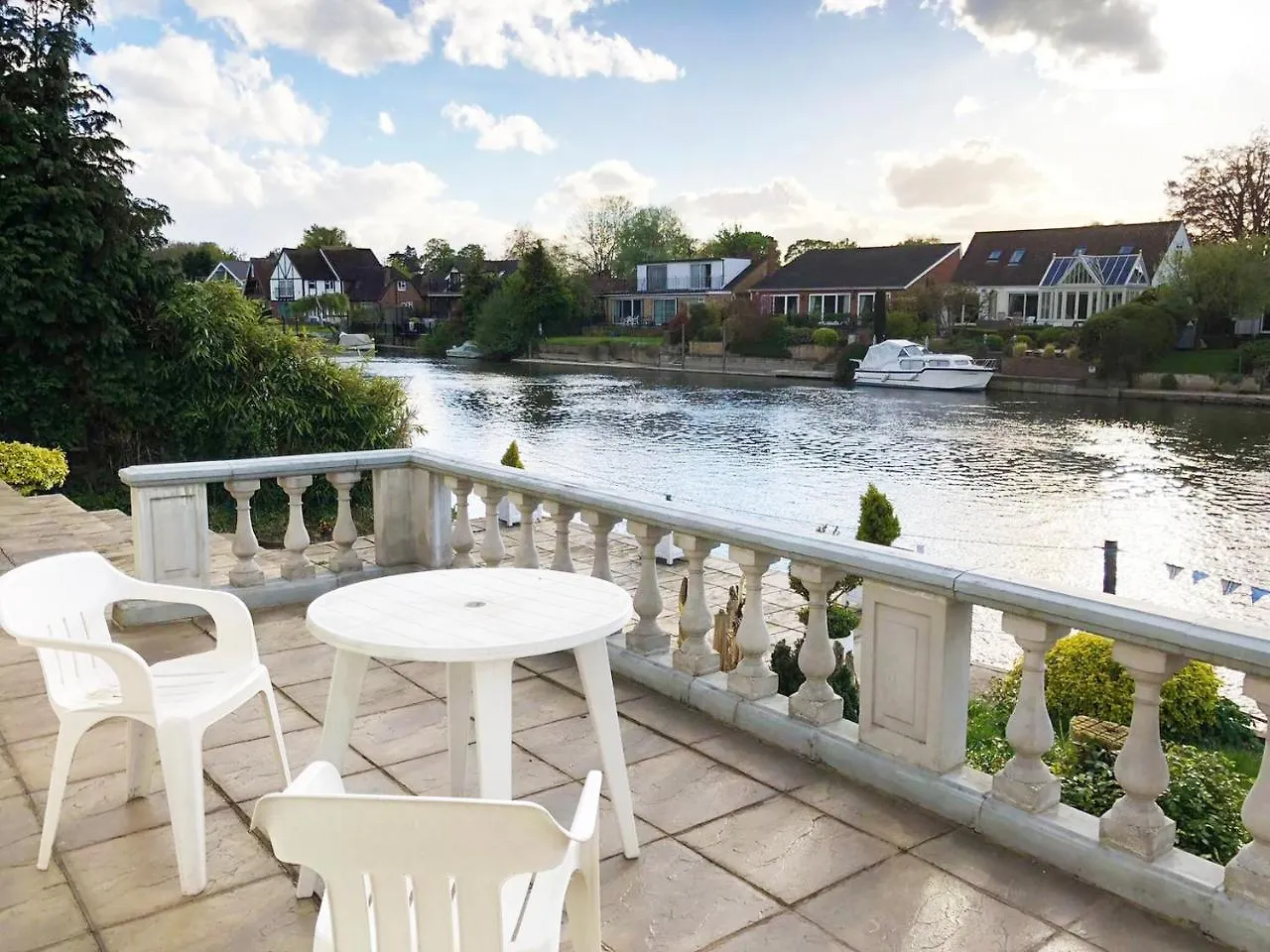 Mansion Thames Water View Kwatera prywatna